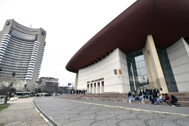 Actorii Teatrului National protesteaza in strada dupa ce Ministerul Culturii le a solicitat sa