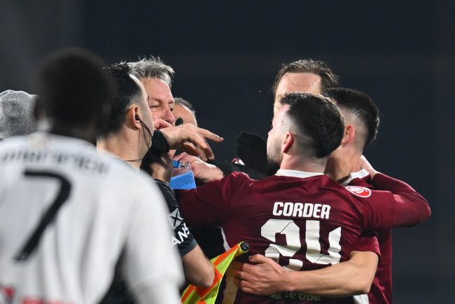 Antrenorul Cristiano Bergodi a fost suspendat timp de o luna dupa derby ul din Cluj Andrei Cordea suspendat pentru trei meciuri