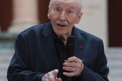Barbatul acuzat ca l a amenintat cu moartea pe actorul Victor Rebengiuc a fost plasat sub control judiciar