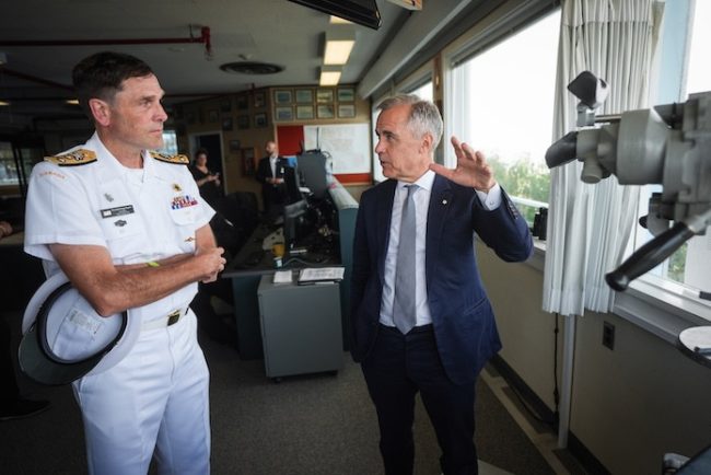 Comandantul marinei canadiene isi propune sa distruga mai multe obiective
