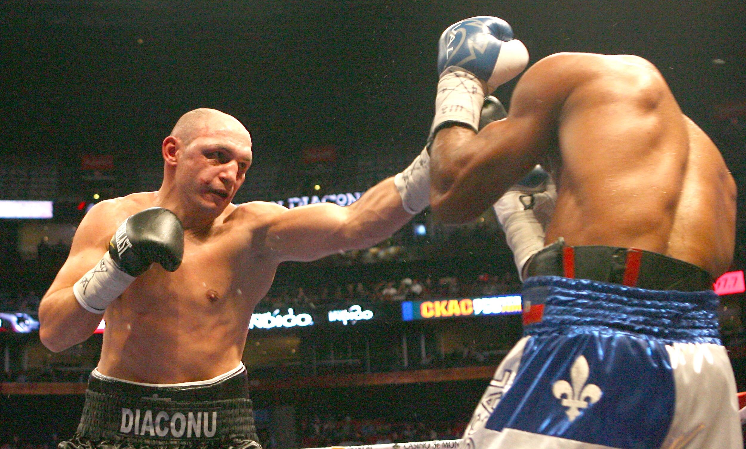 Fostul campion mondial la box profesionist Adrian Diaconu a avut cele mai intense emotii in zborul Paris Montreal Ma servit chiar
