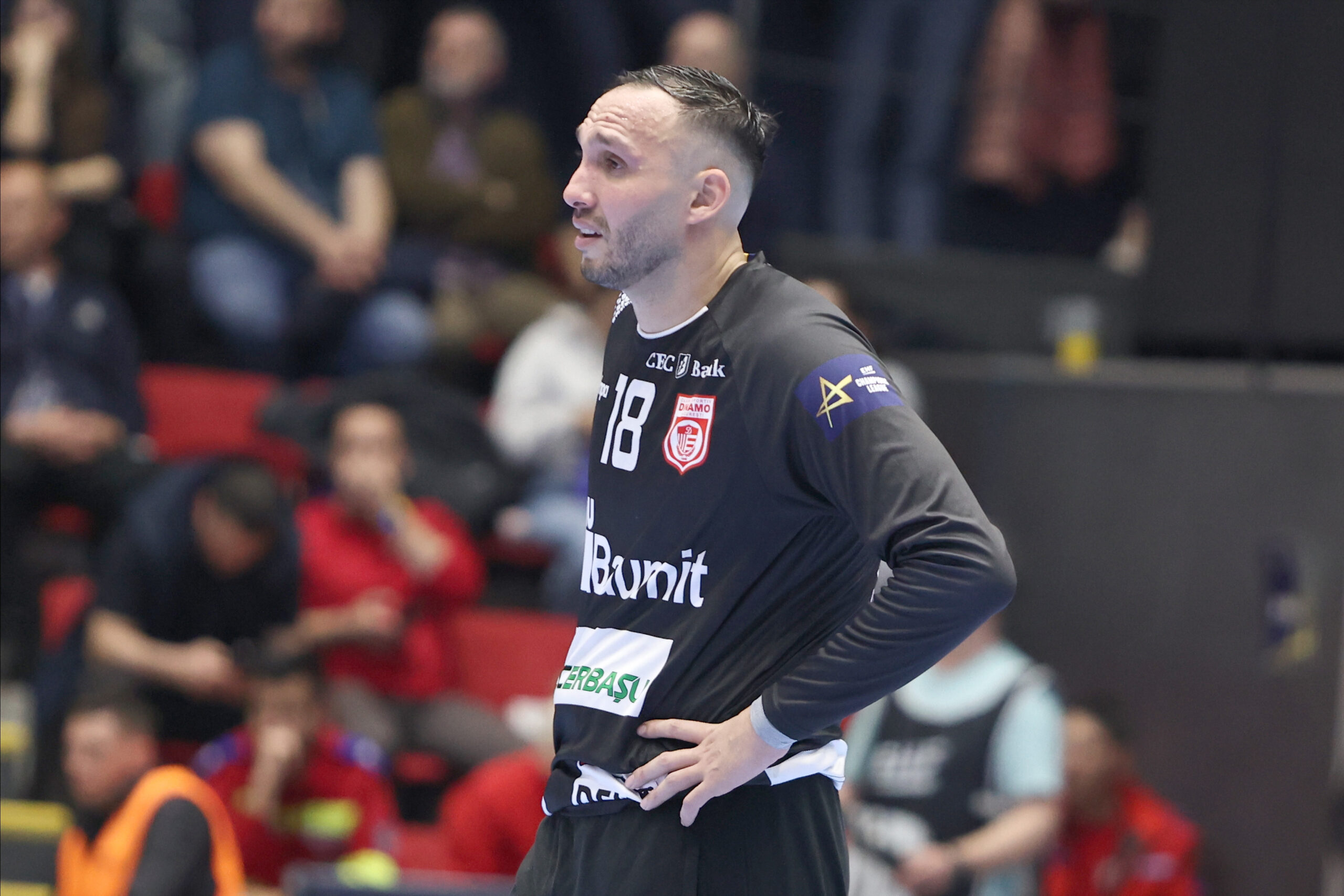 Ionutz Iancu portarul echipei Dinamo si al Nationalei coplesit de emotie cu ocazia zilei sale de nastere Mau impresionat aceste imagini