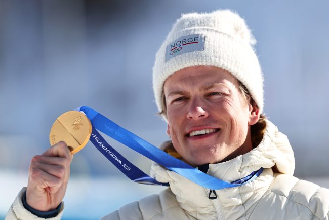 Johannes Klaebo obtine a doua medalie de aur la Milano Cortina 2026 avand astfel al saptelea titlu olimpic