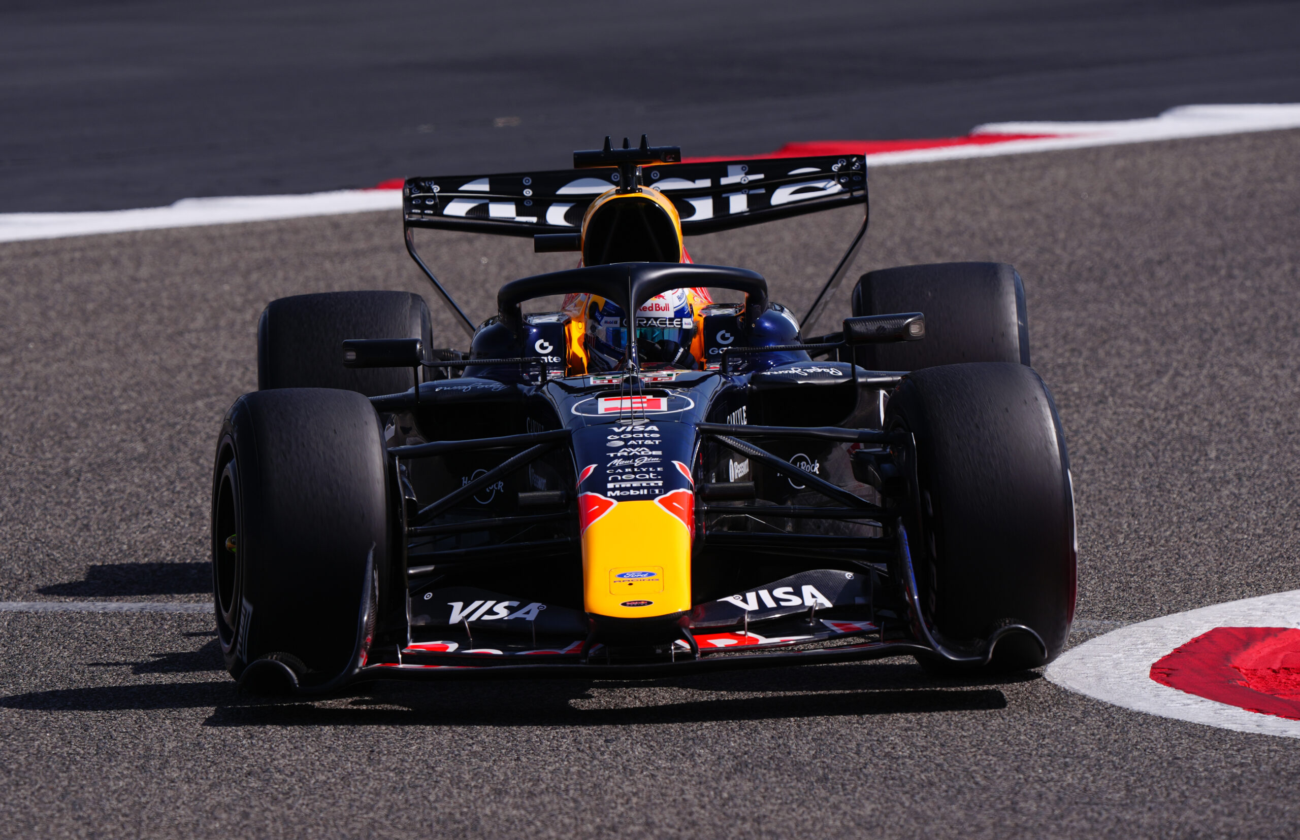 Max Verstappen conduce prima sesiune oficiala de teste pentru sezonul 2026 din Formula 1 desfasurata in Bahrain