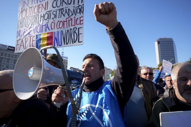 Minerii protesteaza la Bucuresti Cer compensatii pe o perioada de 48 de luni pentru cei concediati si