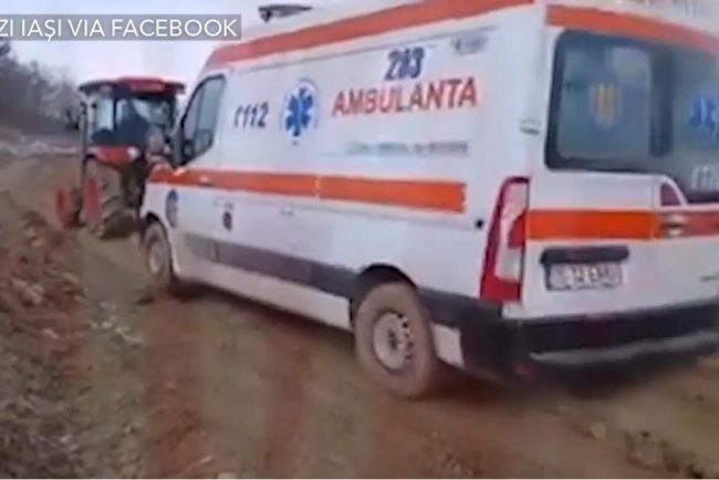 O ambulanta a ramas blocata in noroi la Iasi Cand a ajuns in sfarsit la pacient