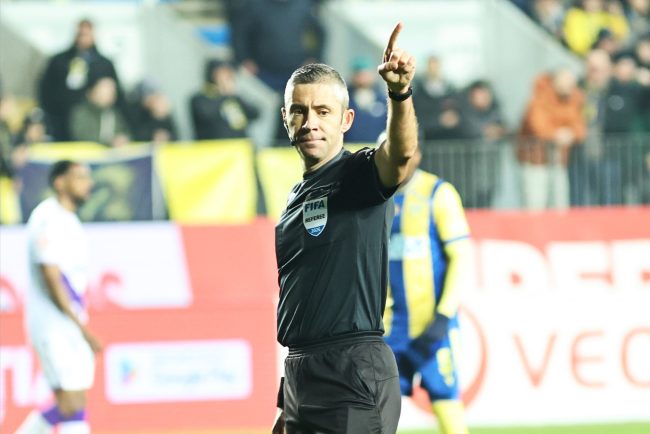 Vassaras despre faza controversata de la Petrolul FC Arges Arbitrul nu poate corecta o eroare printr o alta eroare