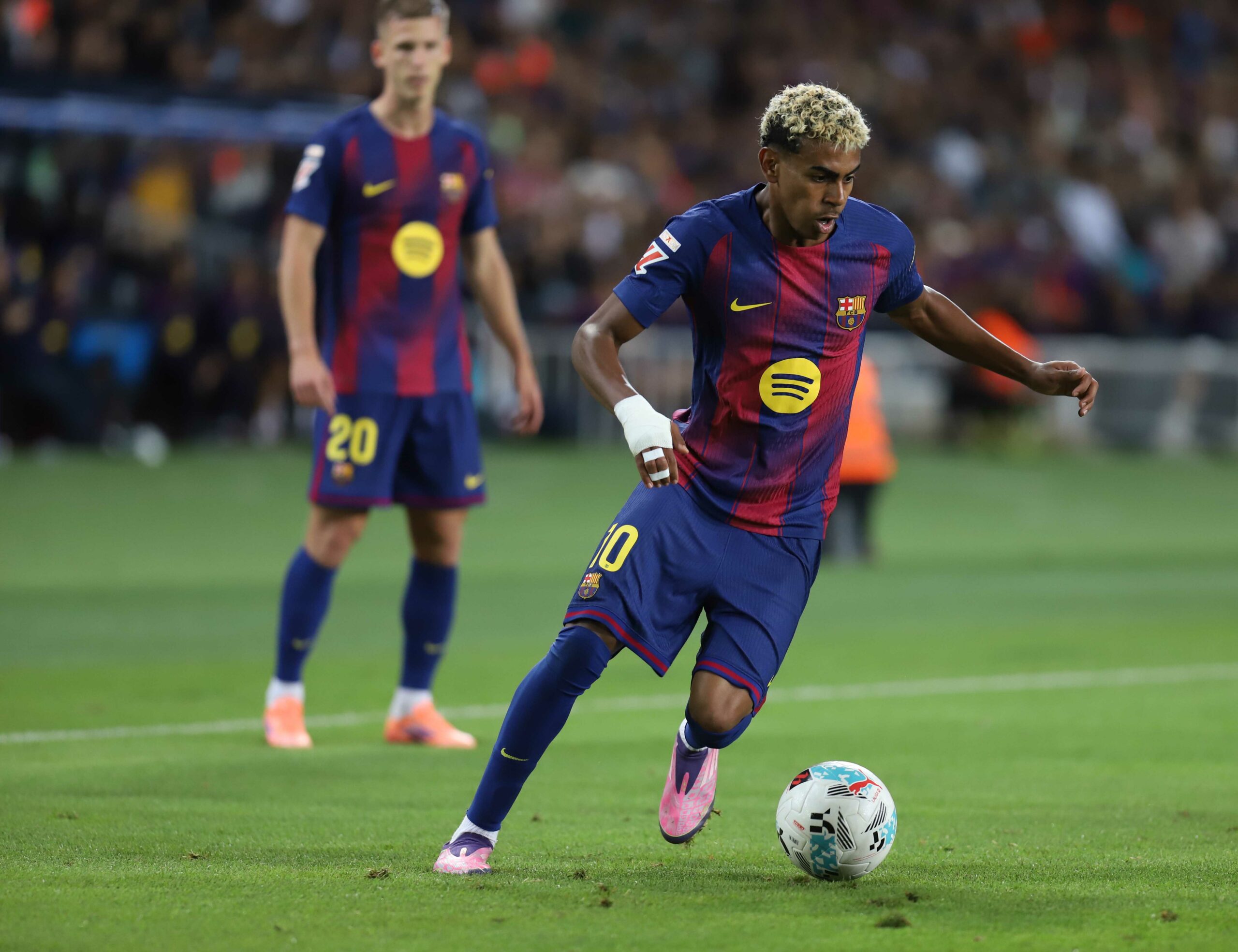 Barcelona a stralucit in fata Sevilei Liverpool a pierdut puncte impotriva lui Tottenham iar Como a invins Roma