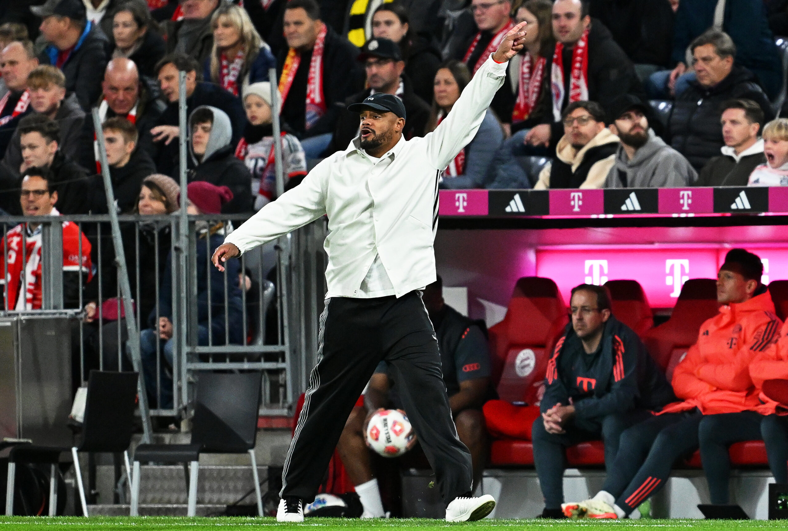 Bayern ar putea sa inceapa meciul cu Atalanta din optimile Ligii Campionilor cu un portar de 16 ani titular