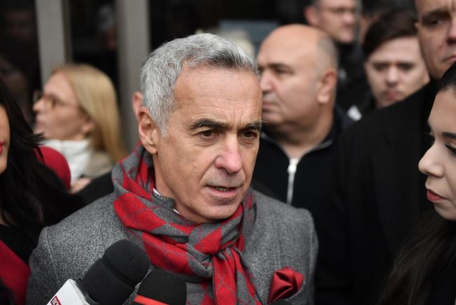 Calin Georgescu a recitat Catelus cu parut cret la iesirea de la audierile judiciare