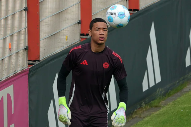 Criza de portari la Bayern O solutie ar putea fi un junior de 16 ani dar legea muncii din Germania impune restrictii