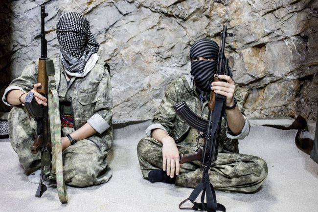 Cunoasteti gherilele kurde care spera ca America le va sprijini drumul spre Teheran