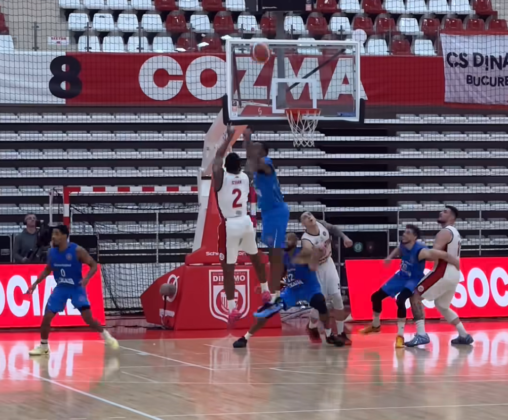 Dinamo invinge Steaua in derbiul campionatului de baschet dupa un cos marcat in ultima secunda