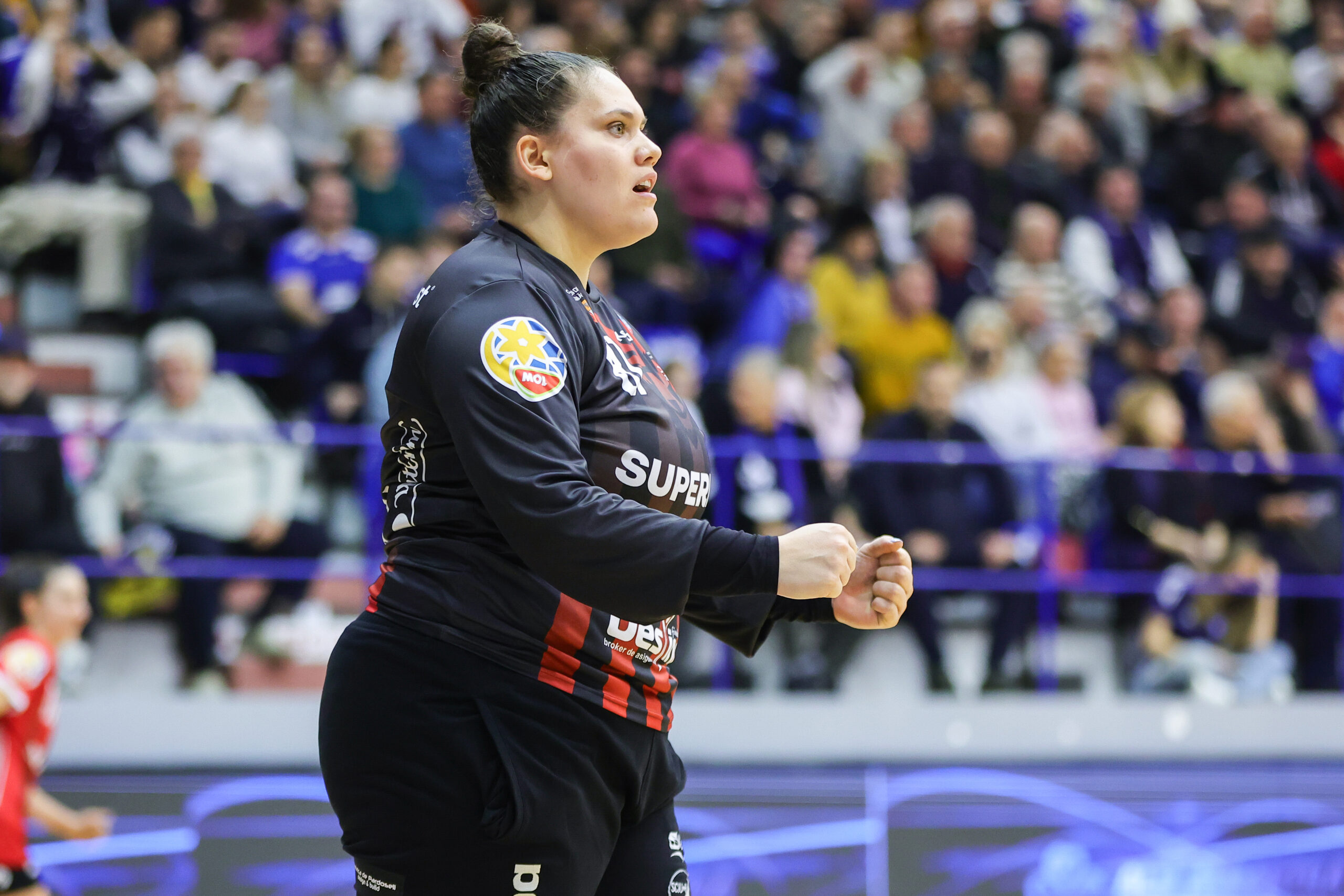 Gloria Bistrita invinge CSM Bucuresti si preia conducerea in Liga Florilor la handbalul feminin