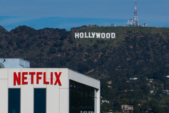 Ingrozitor Hollywoodul condamna implicarea lui Trump in vanzarea studioului