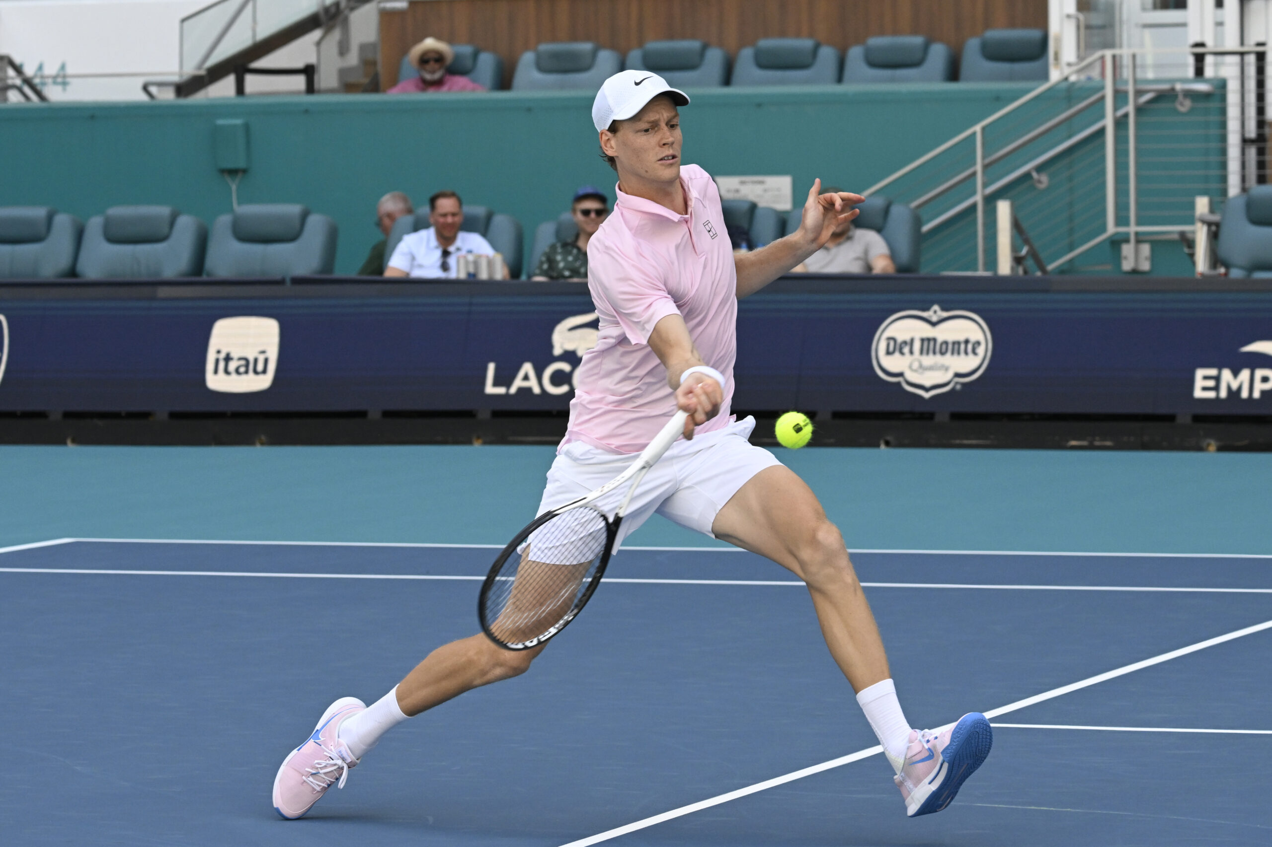 Jannik Sinner castiga Miami Open si obtine Sunshine Double apropiindu se de Alcaraz in clasament
