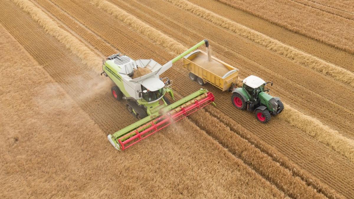 Liga Asociatiilor Producatorilor Agricoli solicita Guvernului sa reduca urgent acciza pe motorina din