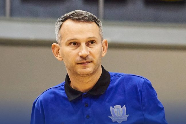 Schimbare pe banca tehnica a echipei CS Valcea 1924 medaliata cu bronz in campionatul masculin de baschet