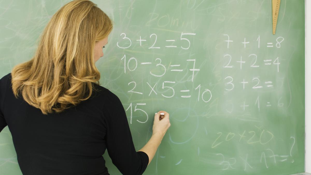 aproape 400 de profesori si au dat demisia in urma legii bolojan care a modificat structura normelor