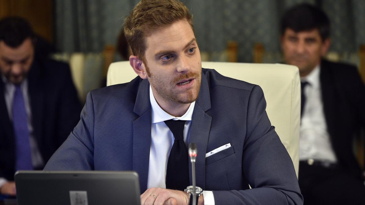 fostul ministru ilan laufer impreuna cu gemenii sai pe trotineta a fost implicat intr un accident cu o