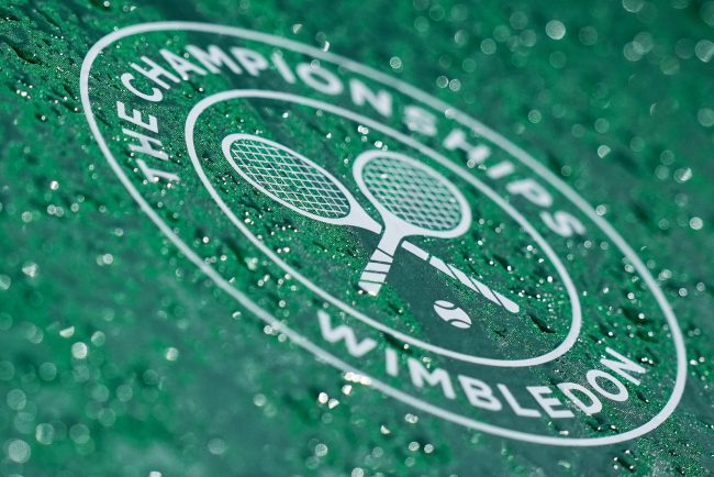 turneul de tenis de grand slam de la wimbledon introduce pentru prima data sistemul de arbitraj video