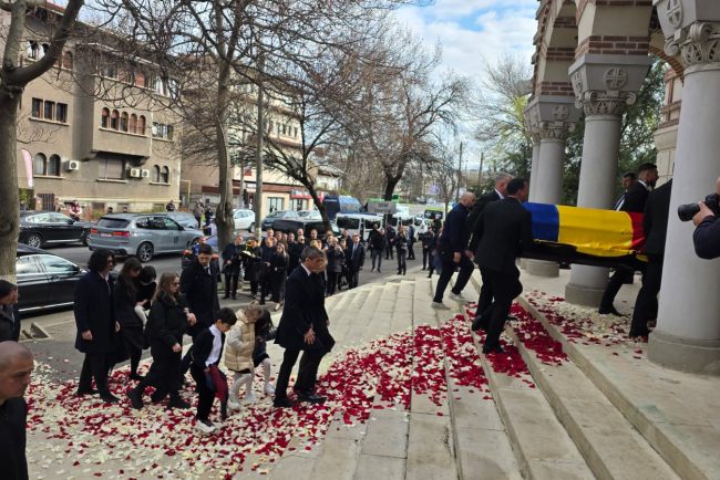 ACTUALIZARE Mircea Lucescu este inmormantat astazi cu onoruri militare Slujba va incepe in curand la Biserica Sf Elefterie Gigi Becali Toata lumea a vorbit doar la superlativ Era indevar un om deosebit bun