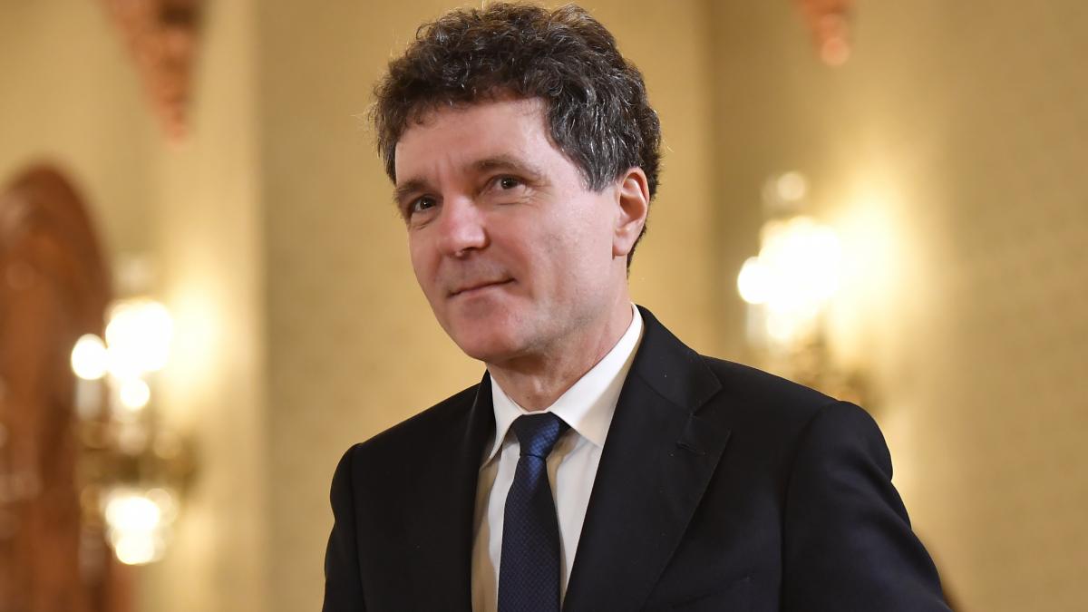 Barbatul care l a amenintat cu moartea pe Nicusor Dan a fost audiat printr un apel video Acesta sustine ca