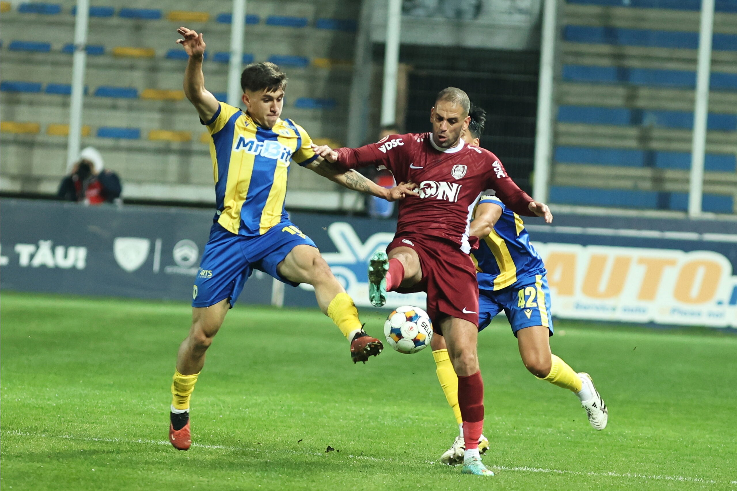 CFR Cluj anunta separarea de atacantul algerian Islam Slimani