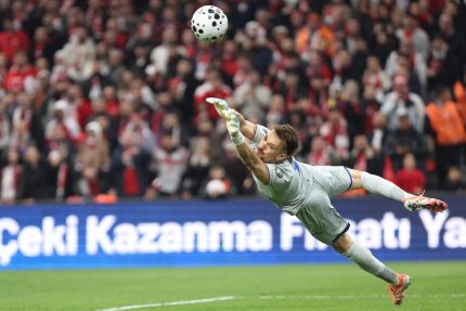 Celta Vigo cu Ionut Radu titular cauta revenirea in Europa League Andrei Ratiu la un pas de istorie cu Rayo Vallecano in Conference League