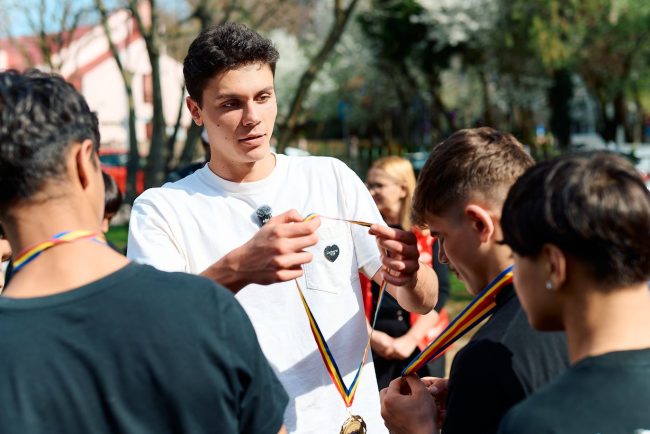 David Popovici initiaza o noua campanie de donatii Niciun copil nu ar trebui sa se simta singur