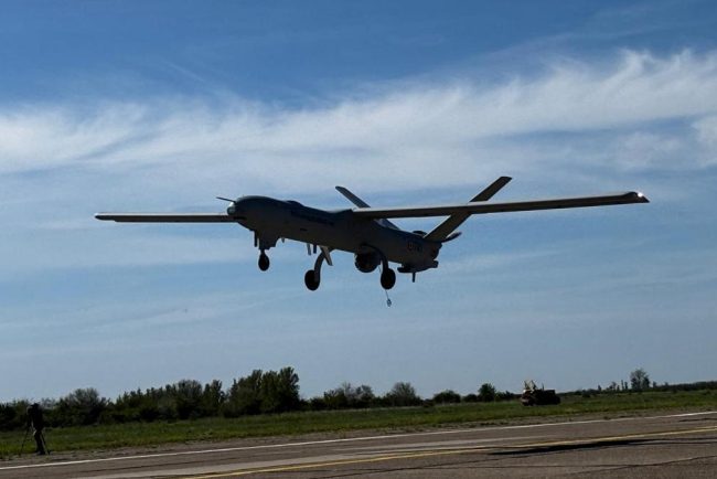 Dronele Watchkeeper testate pentru prima data in Romania Elbit a inaugurat luni fabrica din apropiere