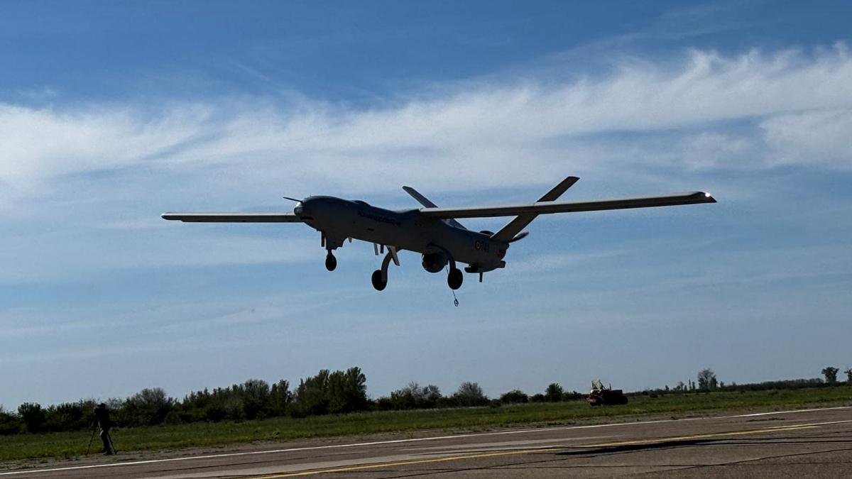Dronele Watchkeeper testate pentru prima data in Romania Elbit a inaugurat luni fabrica din apropiere