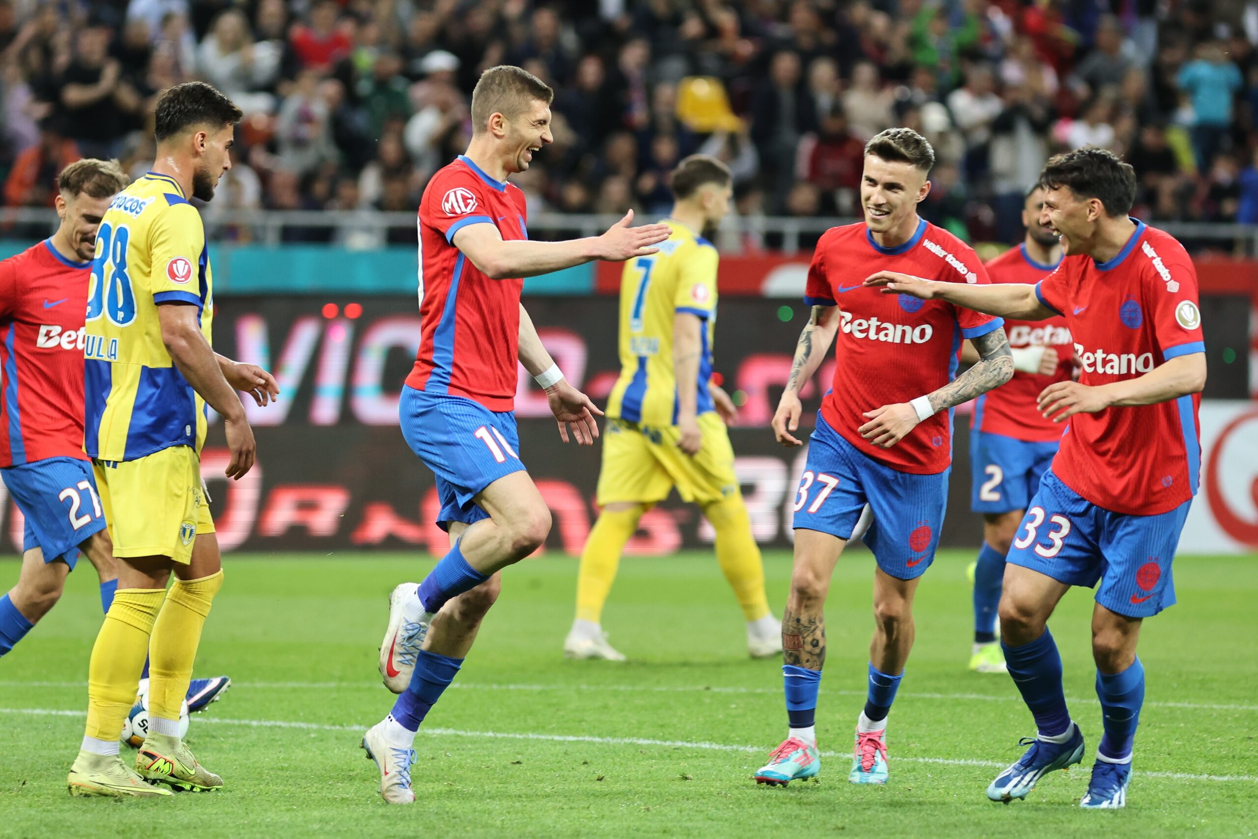 FCSB invinge clar Petrolul cu 3 1 in primul meci dupa plecarea lui Radoi