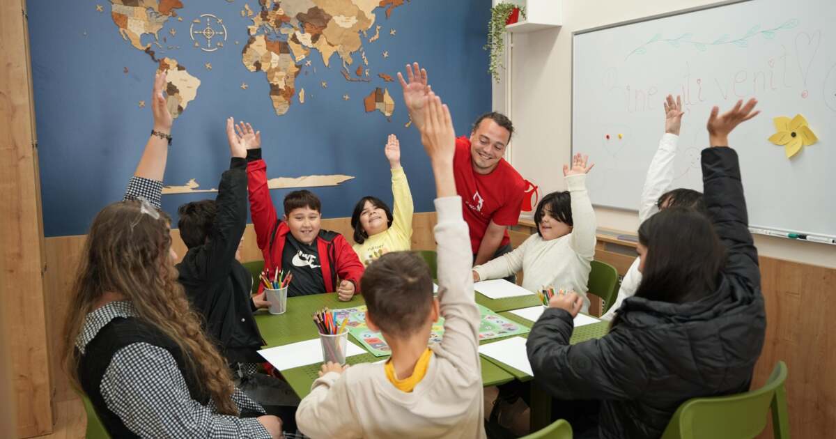 Mii de copii sub amenintarea separarii de familie din cauza saraciei