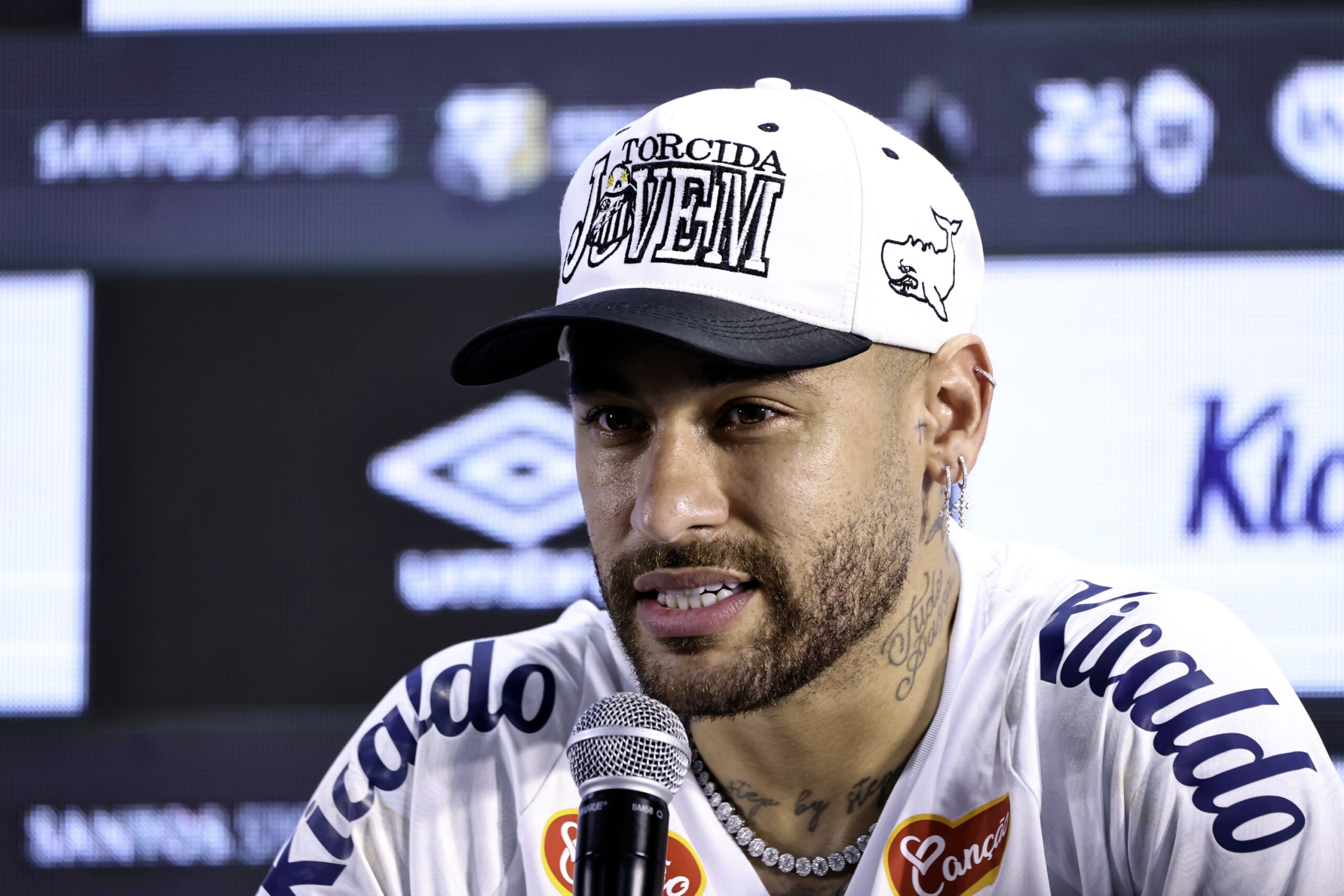 Neymar inscrie din nou pentru Santos dorind sa se intoarca in echipa Braziliei pentru Cupa Mondiala