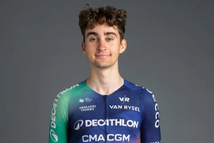 Noua stea a ciclismului profesionist Paul Seixas avanseaza impresionant in clasamentul mondial UCI Tadej Pogacar continua sa fie lider