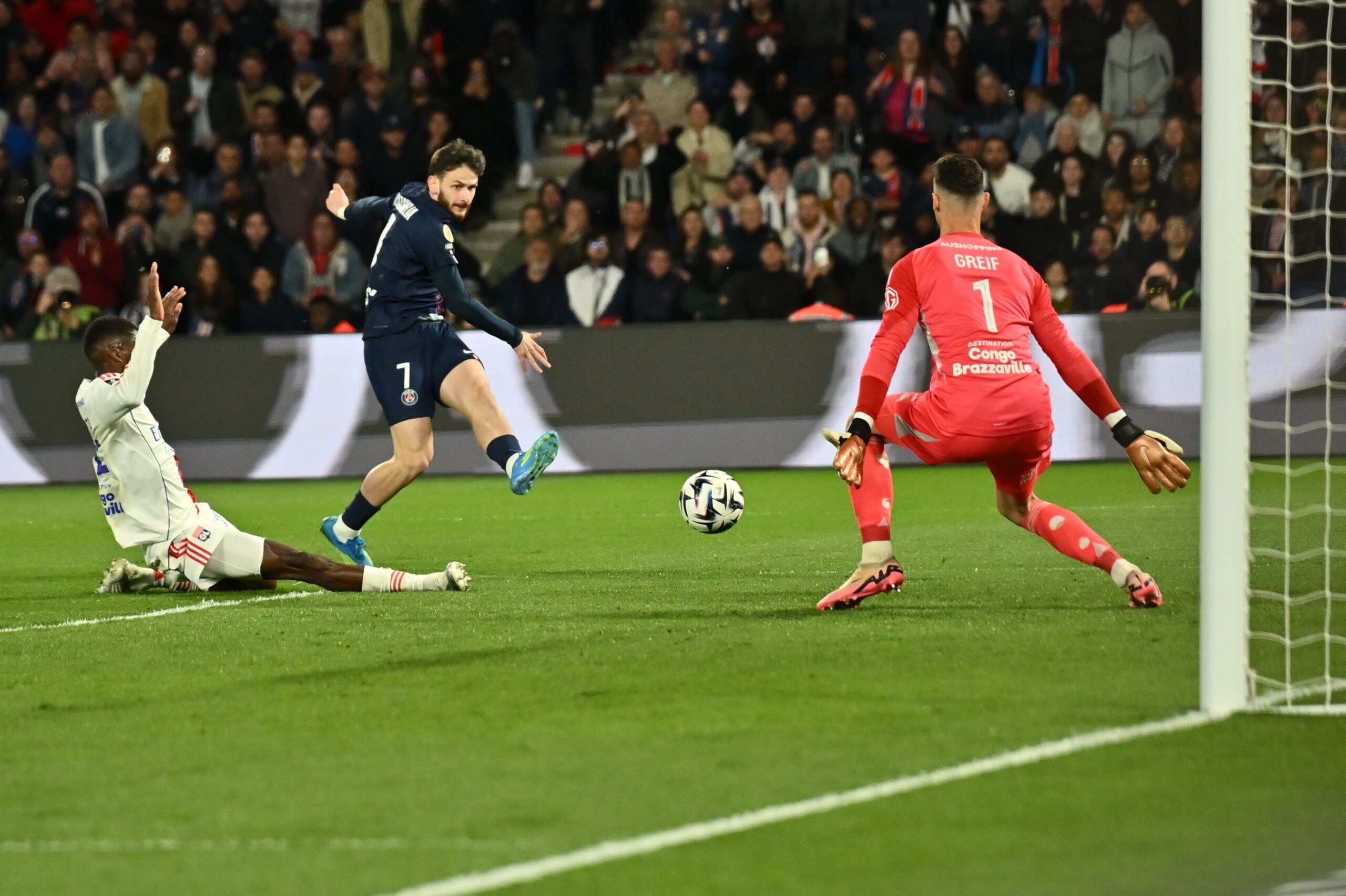 PSG invinge Bayern in prima mansa a semifinalelor Ligii Campionilor un meci record cu 9 goluri