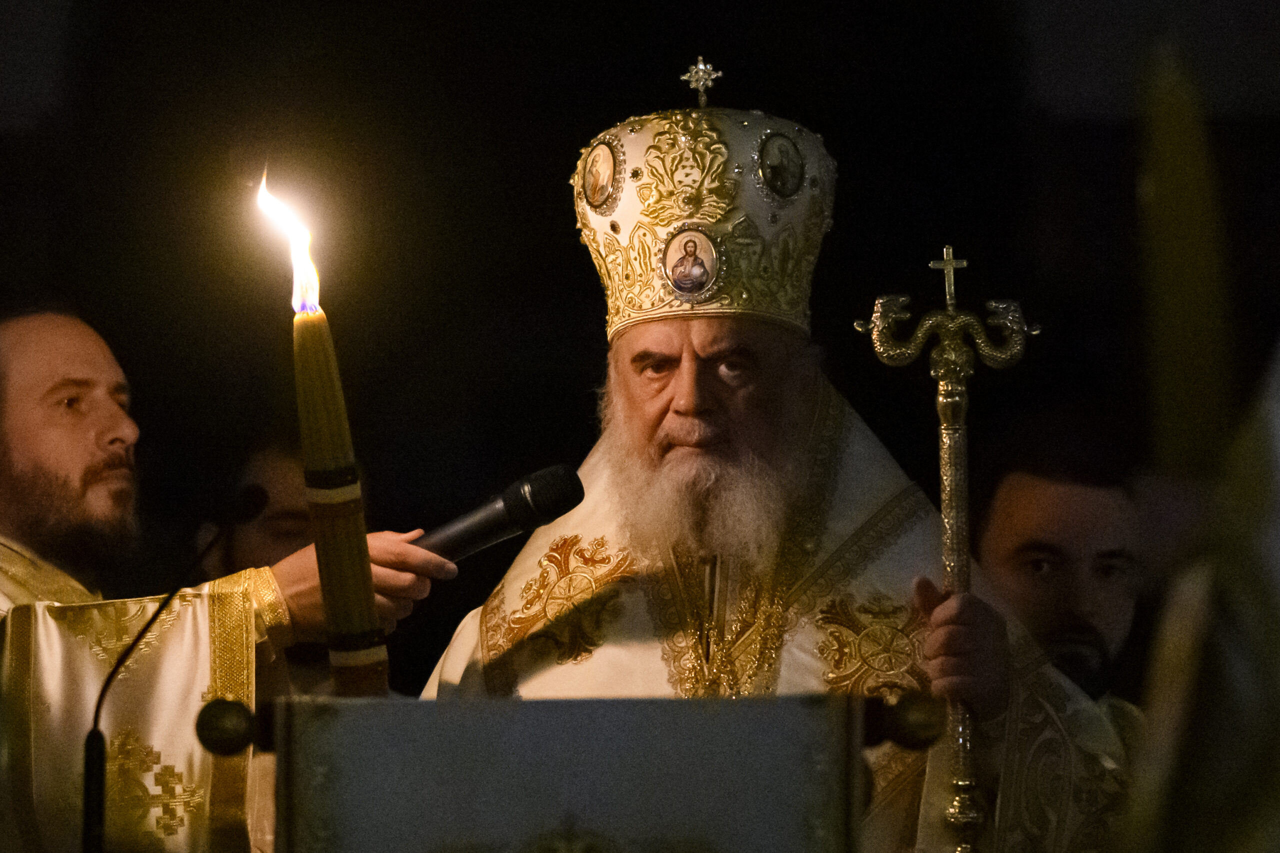 Patriarhul Daniel discuta despre legatura lui Mircea Lucescu cu biserica Un crestin pios si generos