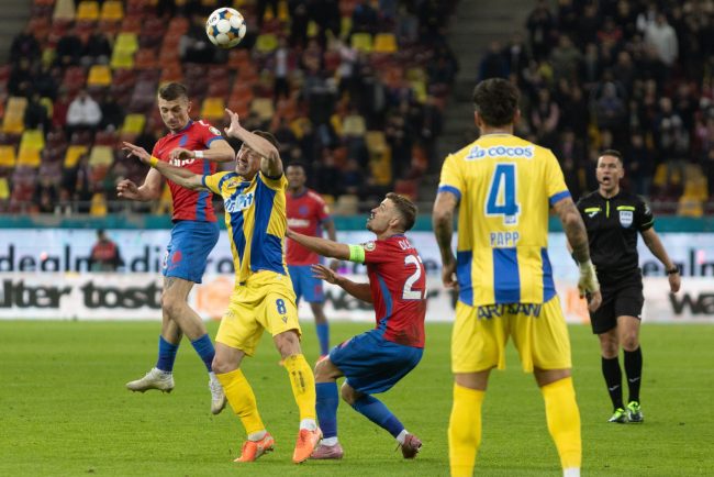 Superliga de fotbal organizeaza vineri doua meciuri Derby in play out FCSB