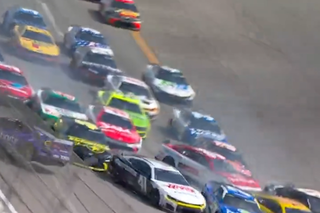 accident major in nascar zeci de masini au fost implicate