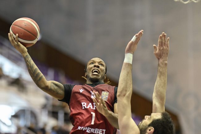 etapa intermediara in campionatul masculin de baschet meciul rapid fc arges principalul eveniment