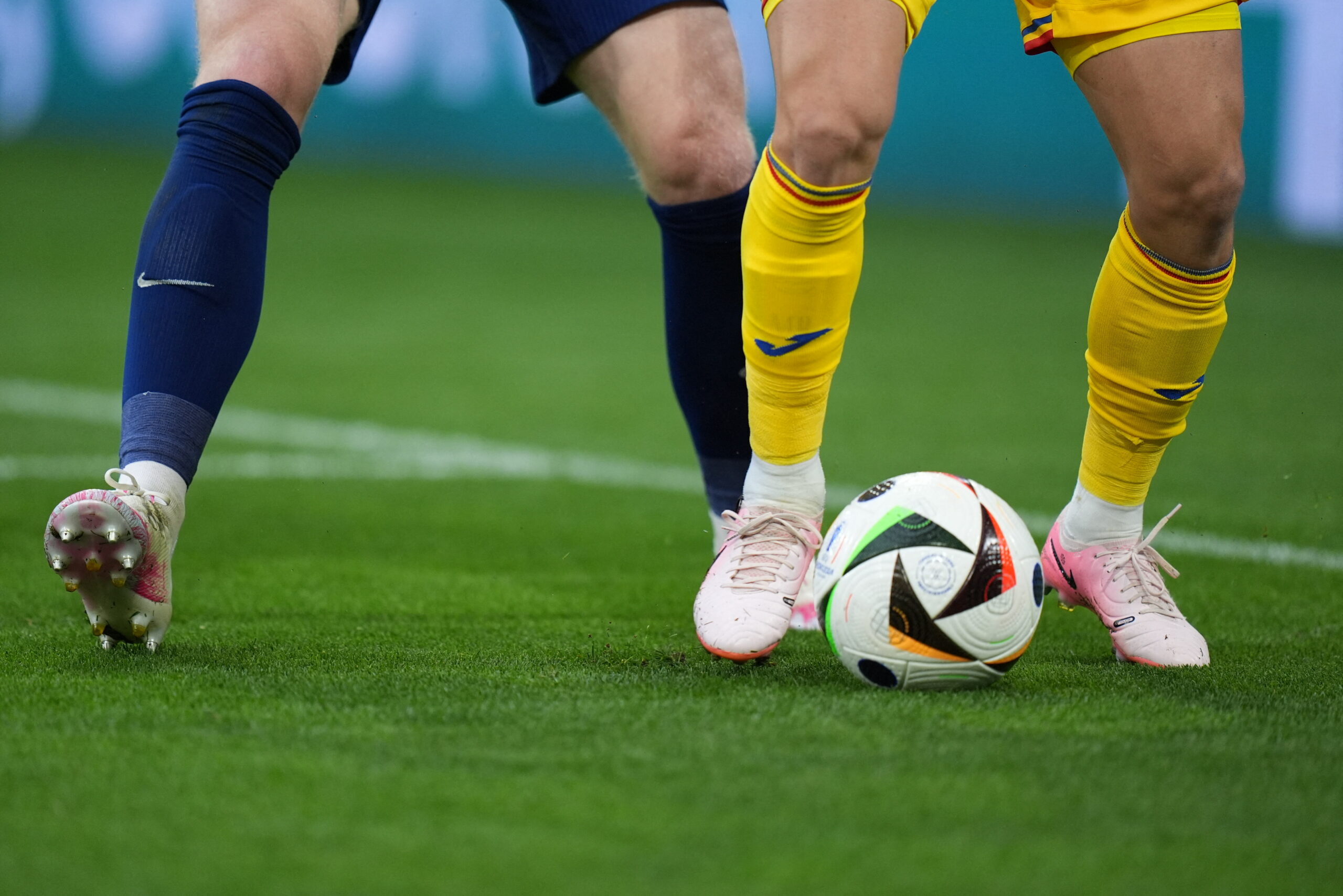 meciuri de fotbal manipulate in romania cinci persoane sunt investigate de politie