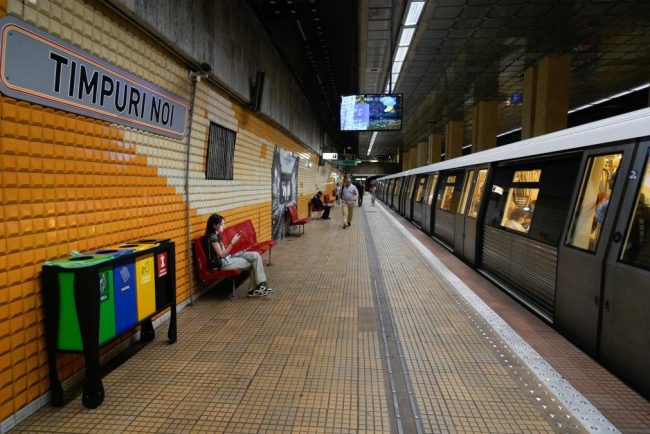 peste 10000 de persone au semnati o petitie prin care solicita sa nu fie crescut pretul biletului la metrou