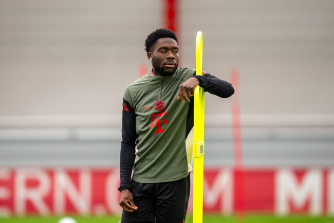 Alphonso Davies fundasul echipei Bayern va fi indisponibil cateva saptamani din cauza unei accidentari Partciparea sa in Cupa Germaniei este incerta