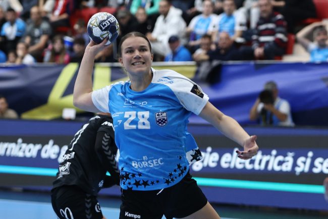 CSM Bucuresti invinge echipa de pe ultimul loc si revine pe primul loc in Liga Florilor la handbal feminin
