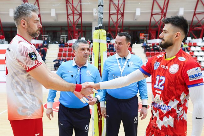 Dinamo Bucuresti si Arcada Galati se confrunta in prima partida a finalei Diviziei A1 la volei masculin