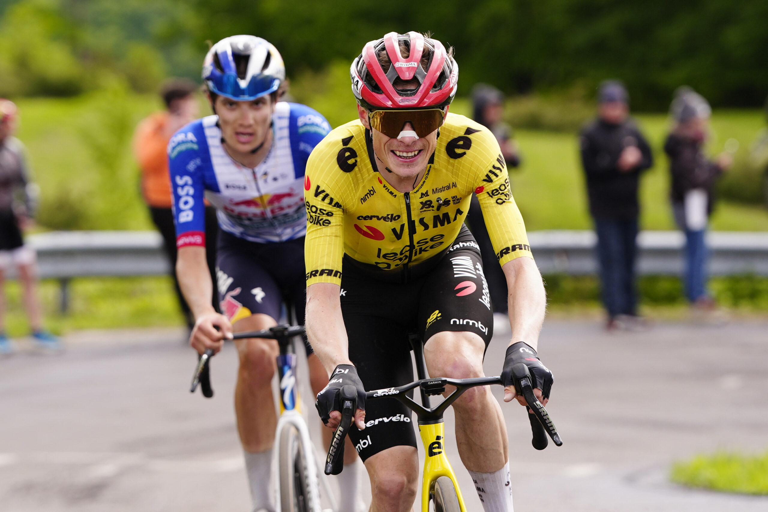 Jonas Vingegaard castiga etapa a 14 a in solitar si preia tricoul roz la Giro