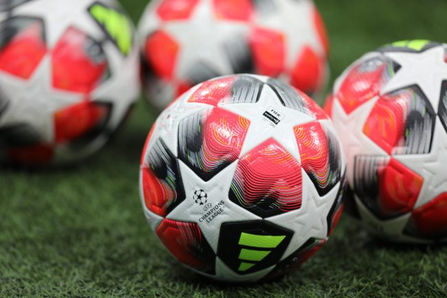 Noua cluburi din Superliga de fotbal si trei echipe feminine au obtinut licenta UEFA pentru sezonul 2026 2027