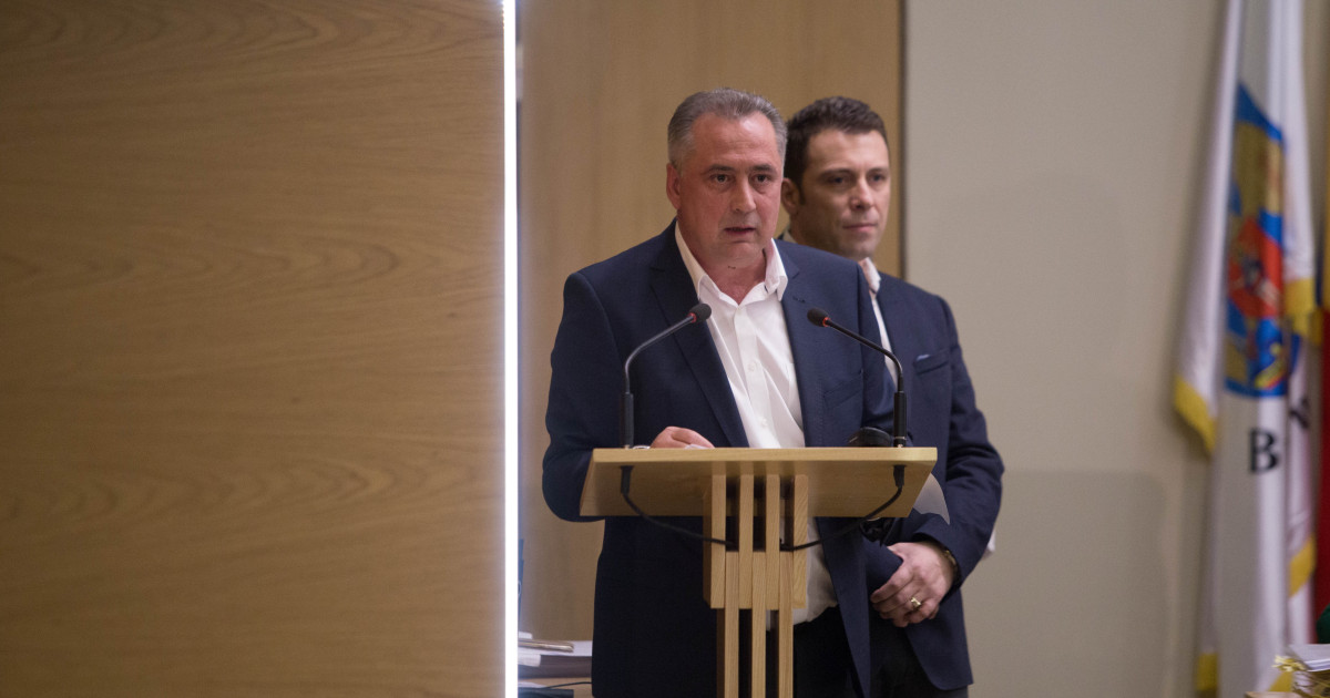 Presedintele Autoritatii Vamale Romane Mihai Savin a fost retinut de procurori impreuna cu alte doua persoane