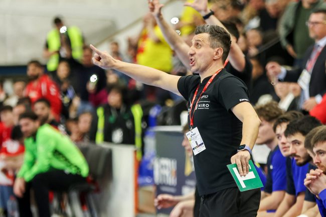 Reactia clubului SCM Timisora dupa suspendarea provizorie a antrenorului George Buricea de catre ANAD